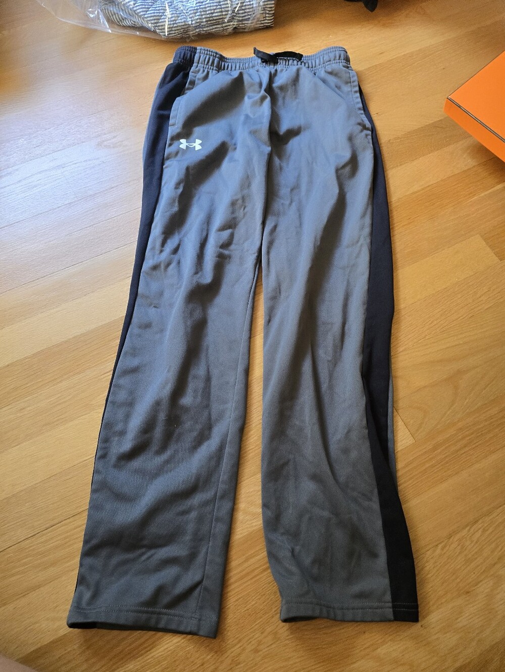 Under Armour Boy's Gray Sweatpants Sz L